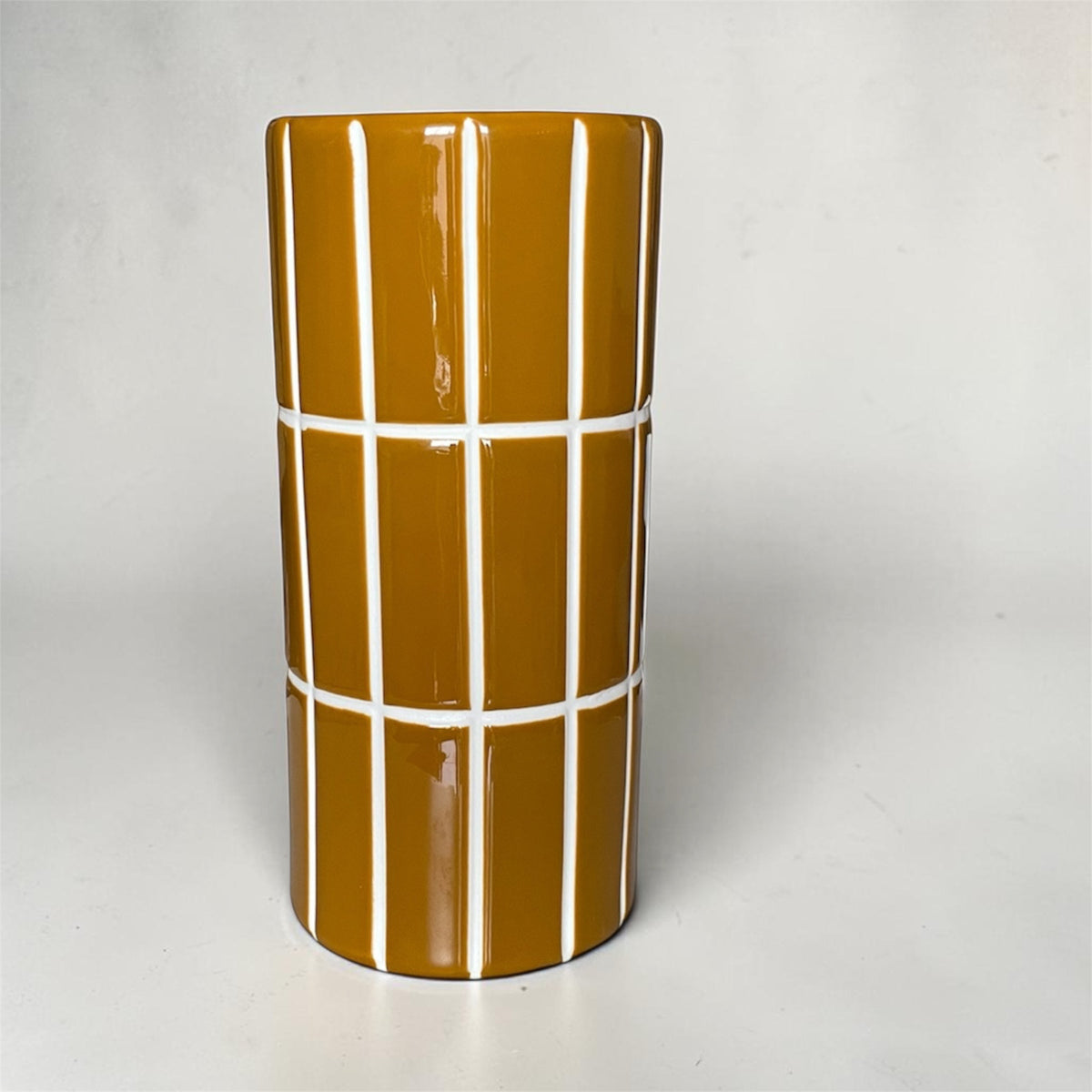 Vase décoratif ocre en céramique effet carrelage – 23 cm
