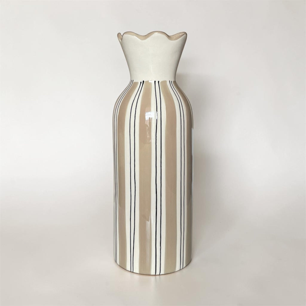 Vase collerette beige rayé en faïence – 23,5 cm
