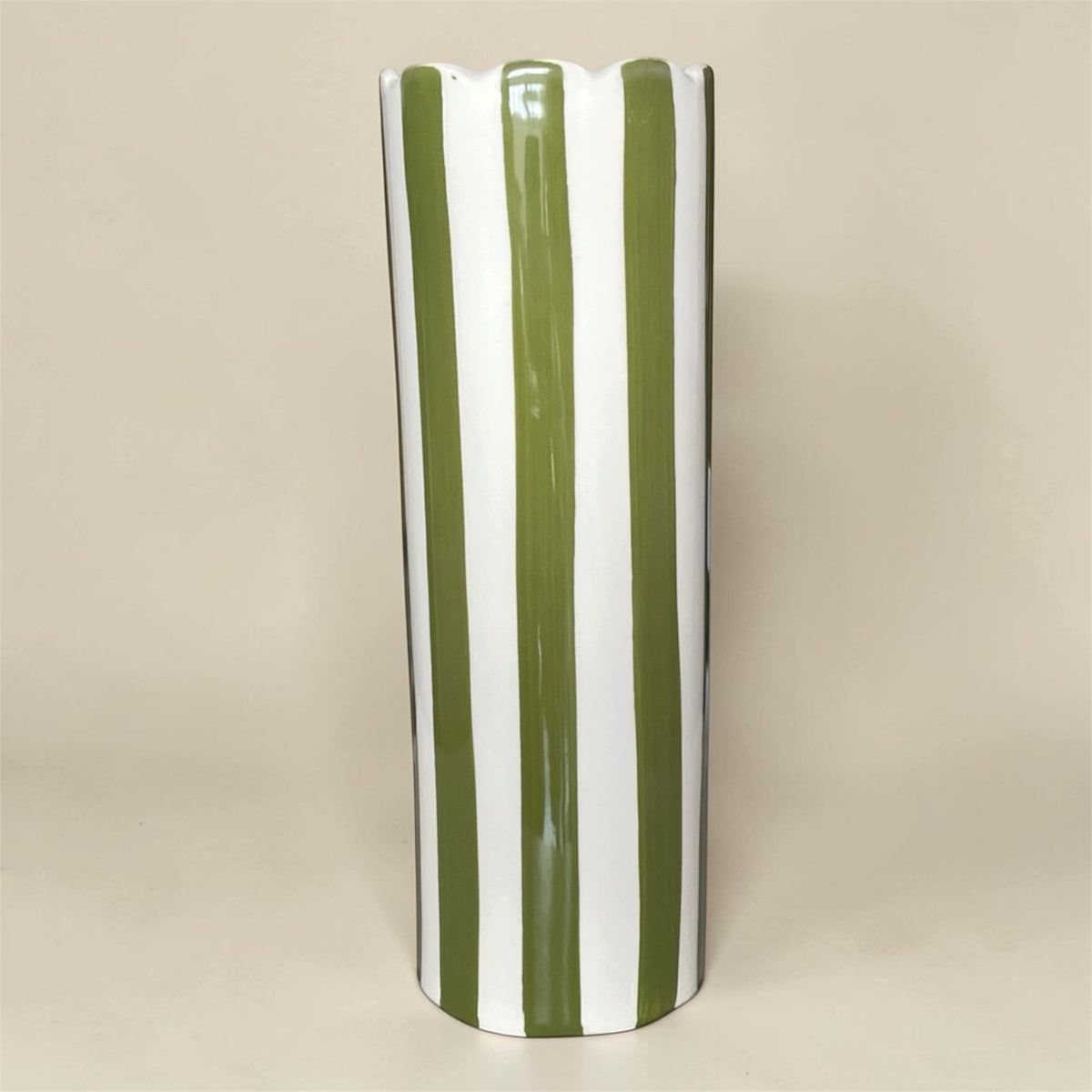 Vase décoratif kaki rayé en porcelaine – 24 cm