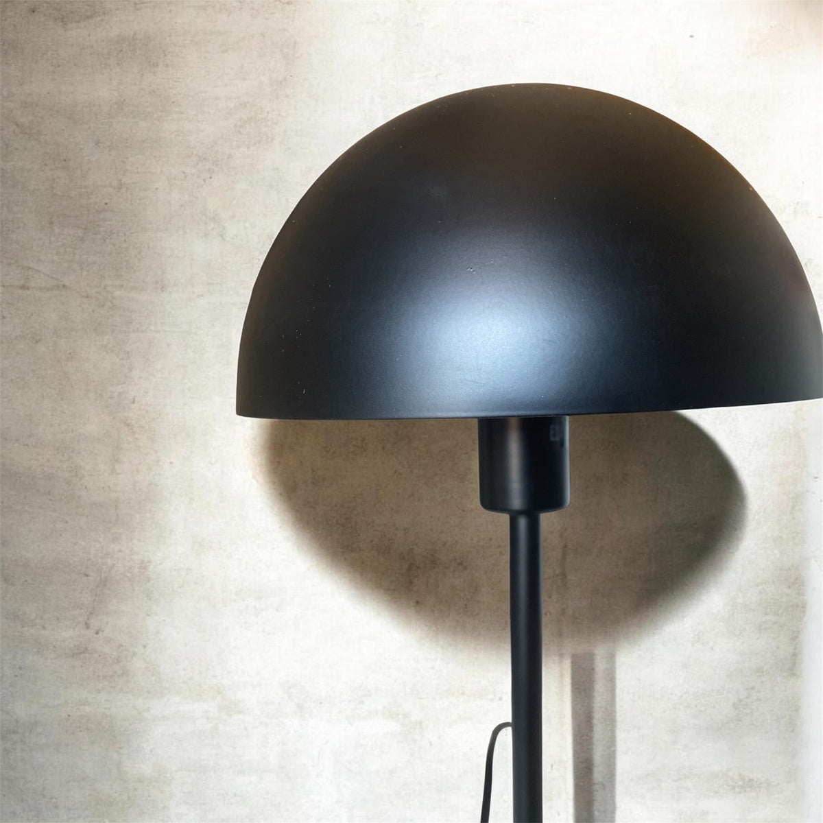 Lampe de table noire mate en métal – 30 cm